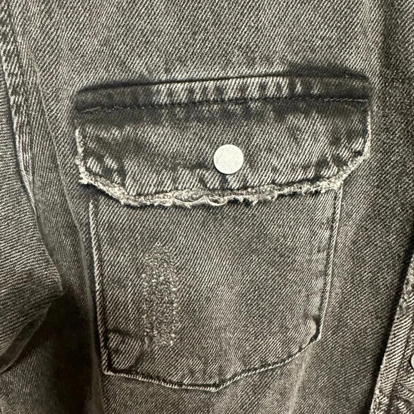 Zara Men’s distressed black Denim button down Overshirt. Size XL - Picture 6 of 7